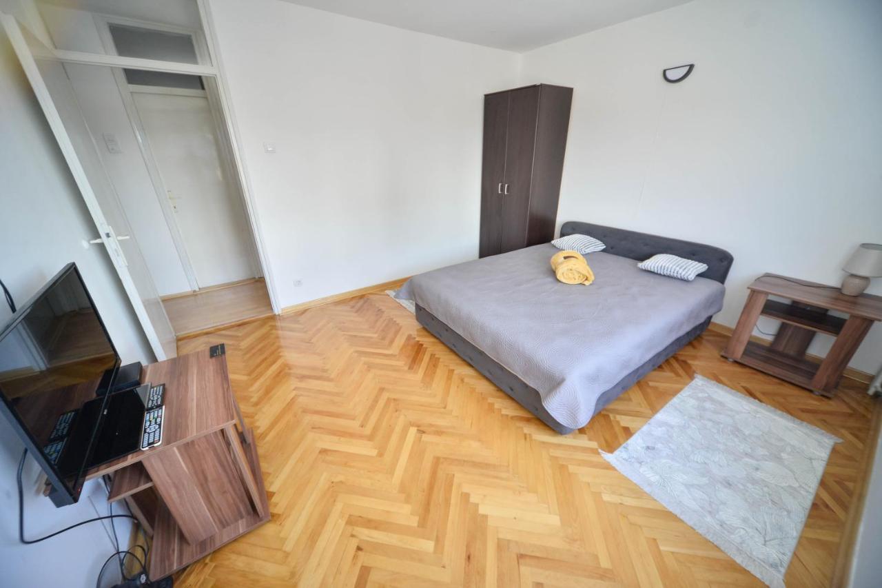 Apartman Centar Lux ปิโรต์ ภายนอก รูปภาพ
